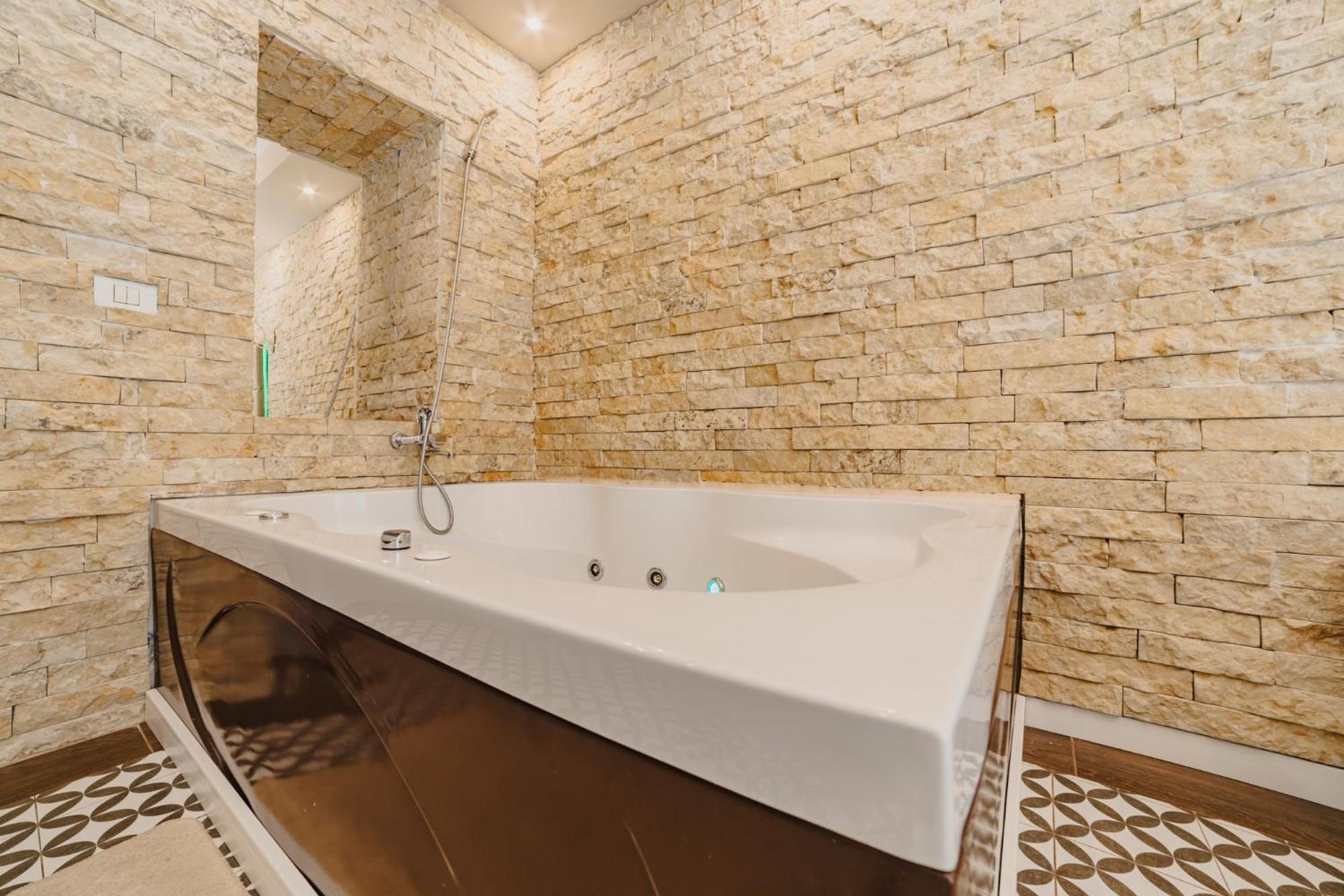 Romantic Jacuzzi Belleview Studio Sinaia Kültér fotó