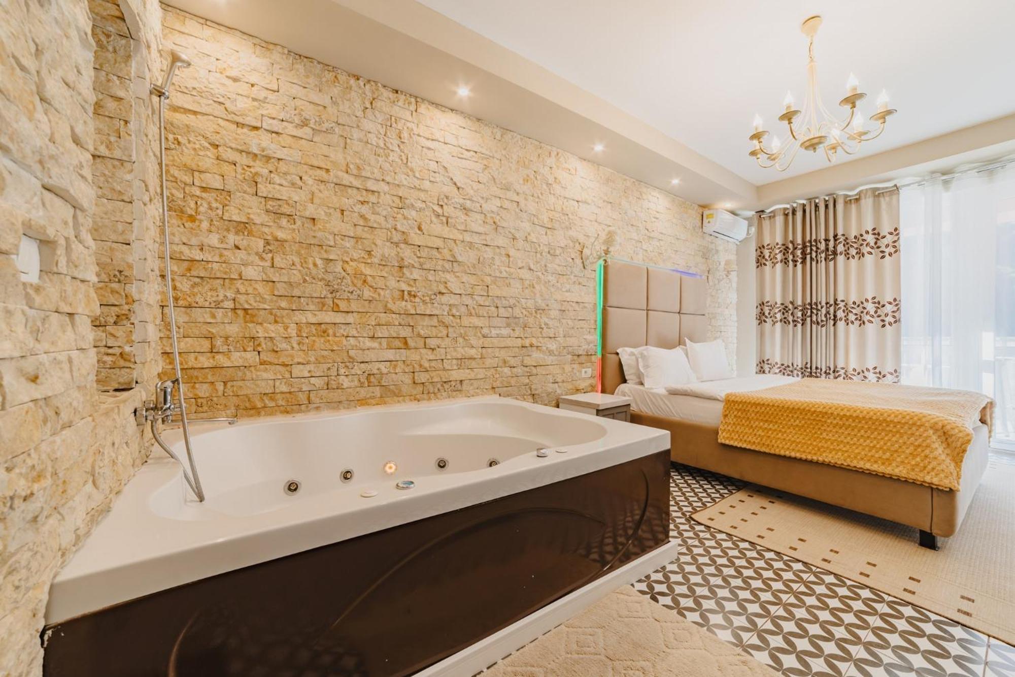 Romantic Jacuzzi Belleview Studio Sinaia Kültér fotó